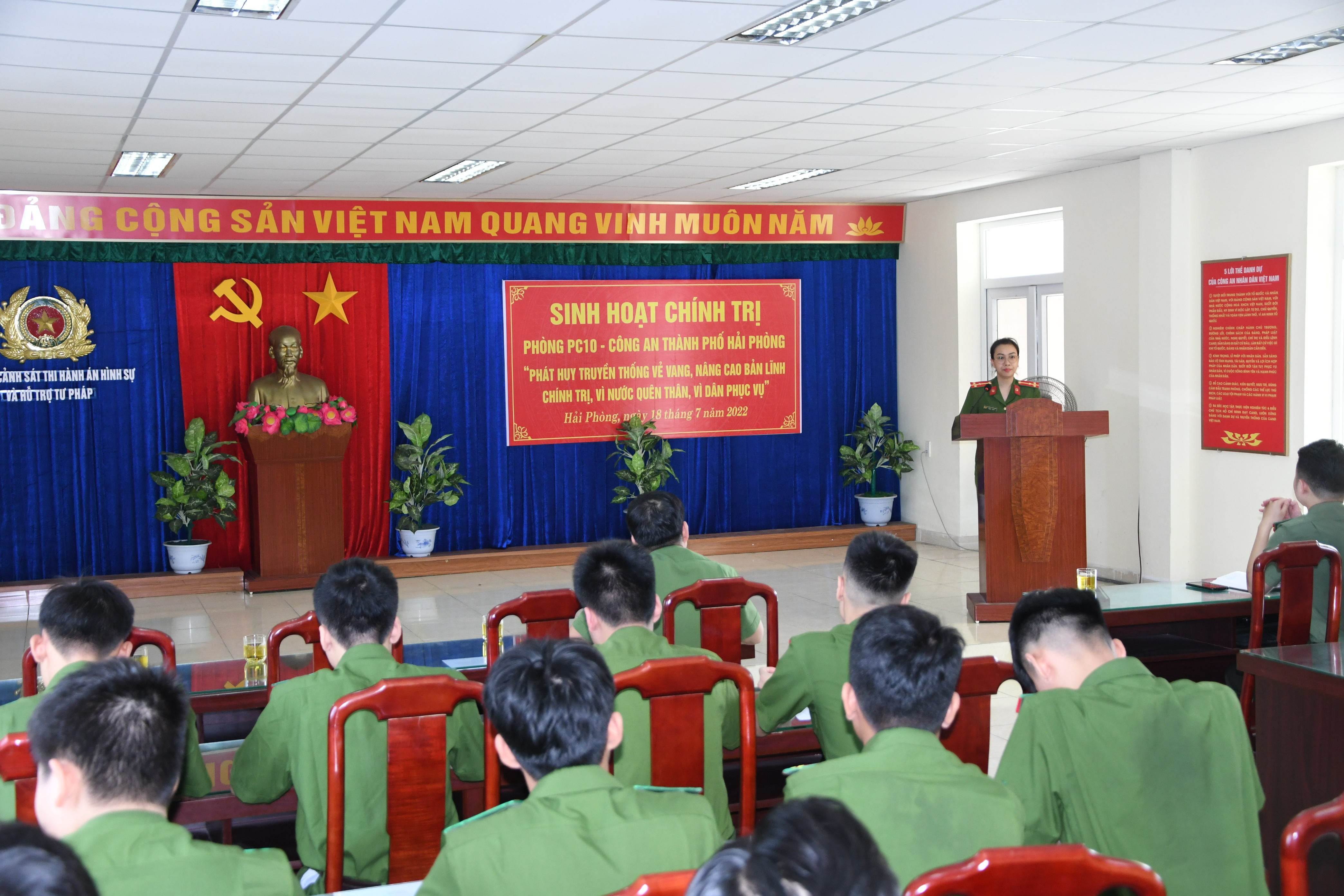 Đoàn thanh niên và Hội phụ nữ  - Phòng Cảnh sát THAHS và HTTP: Tổ chức buổi sinh hoạt chính trị